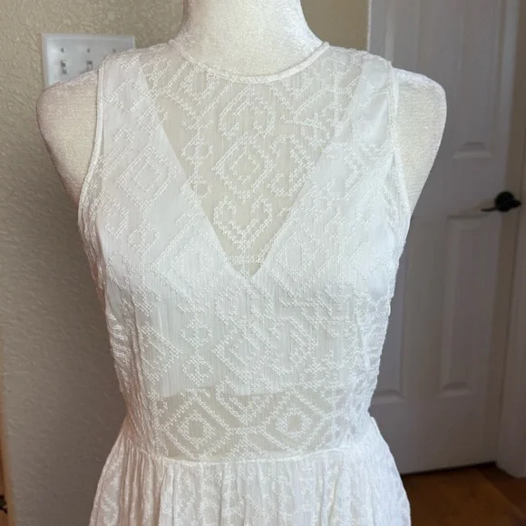 NWT Rebecca Minkoff Trixie Dress White Embroidered Sheer Partially Lined Sz 4 - Picture 9 of 16